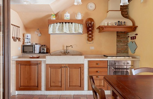 Montecastello Apartment | Apartment 'Il Fienile' with Shared Pool, Garden and Wi-Fi