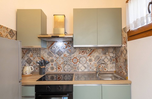 Crespina Apartment | Apartment 'Il Mulino Del Botteghino - V' with Shared Garden, Wi-Fi & Air Conditioning