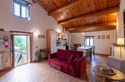 Furlo House | Apartment in a CountryHouse with pool