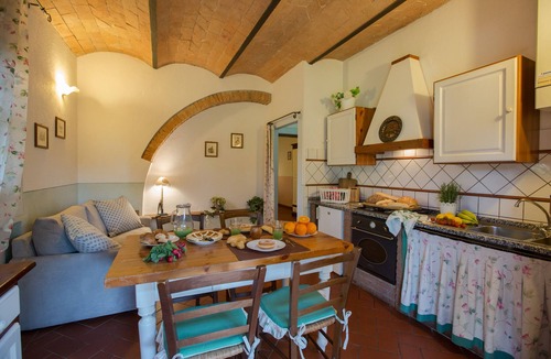 Peccioli Apartment | Apartment in farmhouse (Cyclamen 2 + 2) Volterra area, San Gimignano, Pisa