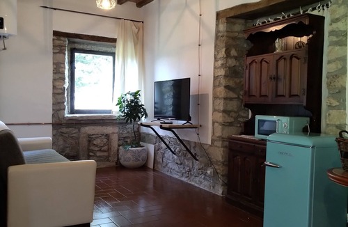 Londa Apartment | Apartment in farmhouse with exclusive pool in the Tuscan hills.