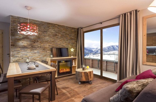 Les Boisses Apartment | Apartment in France with Spa and Pool