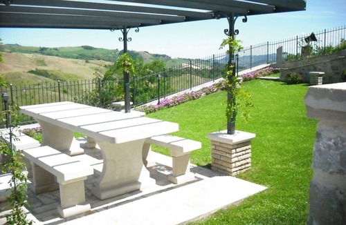 Monte Benedetto Apartment | Apartment in Petrella Guidi with Garden Views