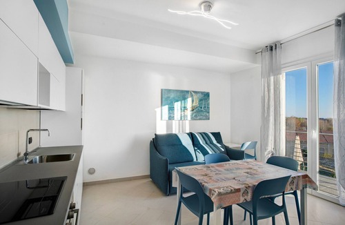 Albenga Apartment | Apartment 'Iris' with Sea View, Private Terrace and Air Conditioning
