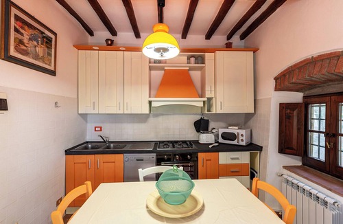 Barberino di Mugello Apartment | Apartment 'Il Noce' with Shared Pool, Wi-Fi and Air Conditioning