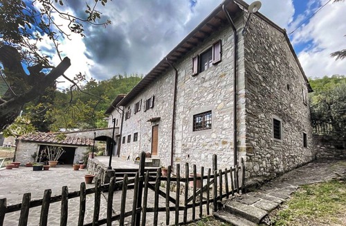 Barberino di Mugello Apartment | Apartment 'Il Noce' with Shared Pool, Wi-Fi and Air Conditioning