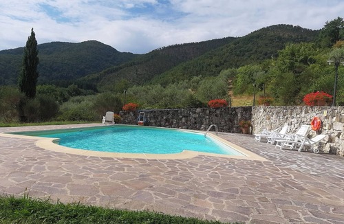 Barberino di Mugello Apartment | Apartment 'Il Noce' with Shared Pool, Wi-Fi and Air Conditioning