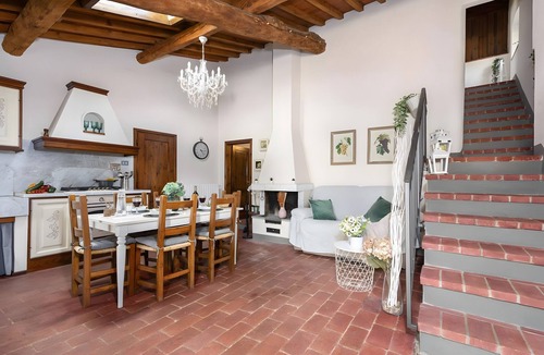 Galliano Apartment | Apartment with Garden and Jacuzzi in Mugello