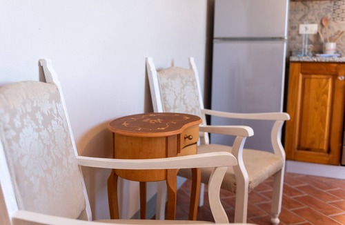 Cortona Apartment | Apartment 'L'Olivo Casa del Nonno Bingheri' with Shared Garden & Wi-Fi