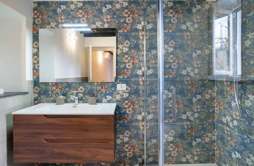 Borgomaro Apartment | Apartment 'La Casa Di Betta' with Mountain View, Wi-Fi and Air Conditioning