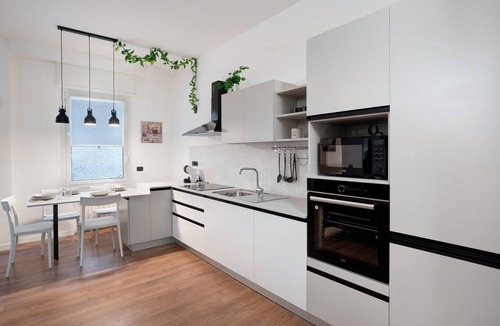 Alassio Apartment | Apartment 'La Perla Grigia' with Shared Terrace, Wi-Fi and Air Conditioning