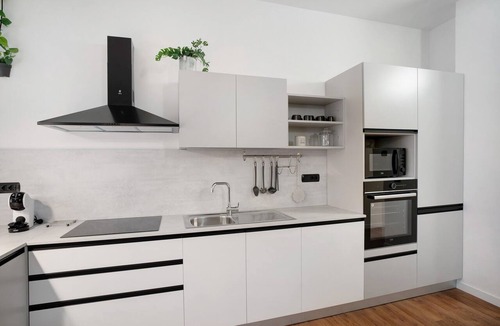 Alassio Apartment | Apartment 'La Perla Grigia' with Shared Terrace, Wi-Fi and Air Conditioning