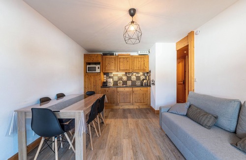 Les Saisies Apartment | Apartment 'Lapon H10' with Mountain View and Balcony