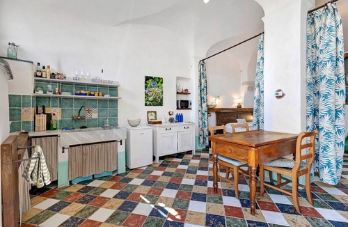 Varigotti Apartment | Apartment 'Lavanda' with Sea View, Garden, and Wi-Fi