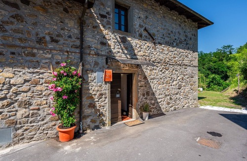 Casone Carpinelli Apartment | Apartment 'Le Due Cime' with Shared Garden and Wi-Fi