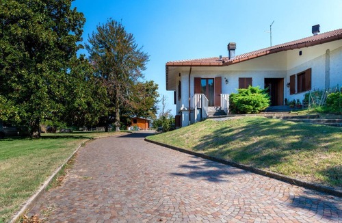 Martorano Apartment | Apartment located on the first mezzanine floor of a building without a lift.Immersed in the countryside, it is 15 minutes away from the center of Parma, by car.In 45 m2 of space it comfortably accommodates 4 guests with a double bedroom and a queen-size