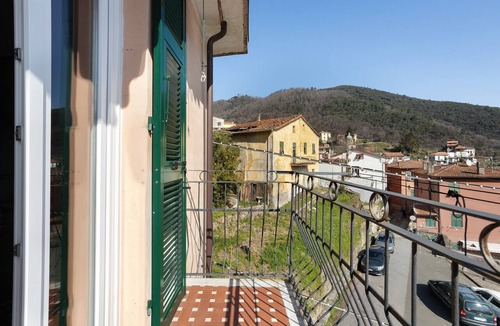 La Spezia Apartment | Apartment 'Merlino' with Balcony, Wi-Fi and Air Conditioning