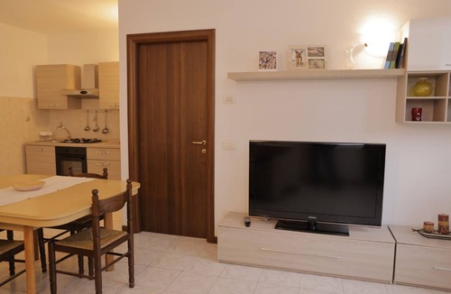 Trecasali Apartment | Apartment overlooking the garden.