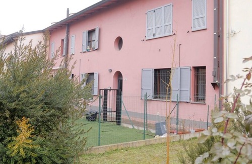 Trecasali Apartment | Apartment overlooking the garden.