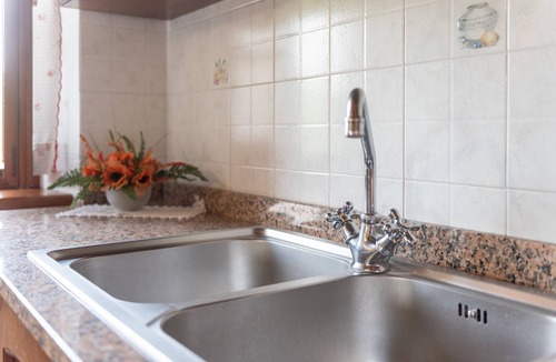 Lisciano Niccone Other | Apartment 'Pugnano Alto- Girasole' with Shared Pool, Private Terrace and Wi-Fi