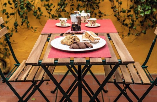 Ferrara Historic Centre Apartment | Apartment 'Romantica Corte Degli Estensi' with Private Terrace, Wi-Fi and Air Conditioning