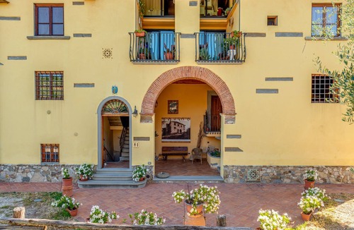 San Martino alla Palma Apartment | Apartment 'Tramontana' with Shared Pool, Wi-Fi and Air Conditioning