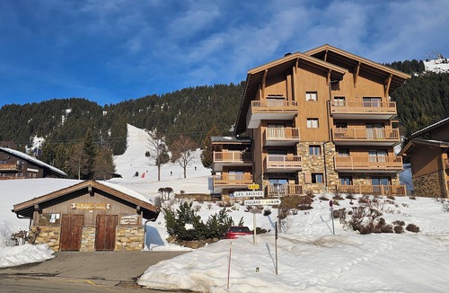 Bisanne 1500 Apartment | Apartment with private pool at the foot of the slopes with garage - ski school at 300m