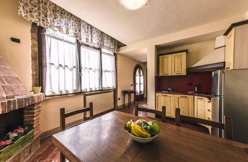 Capannoli Apartment | Apartment with garden and BBQ - swimming pool and tennis court