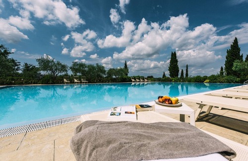 Capannoli Apartment | Apartment with garden and BBQ - swimming pool and tennis court