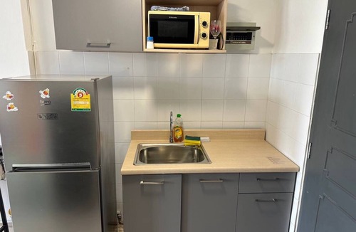 Phra Khanong Nuea Apartment | Apartment with office desk set near to Phra Khanong BTS station