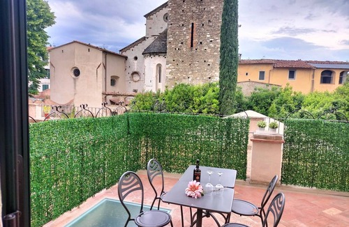 Pistoia Apartment | Apartment with terrace, parking A/C, Wi-Fi, in the old town