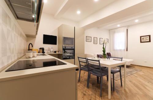 Cento Apartment | Appartamento 2 Leoni