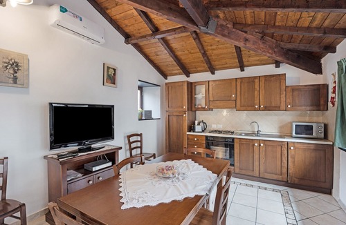 Borgomaro House | "Appartamento LA VITE - Borgomaro" with Wi-Fi, A/C & Terrace