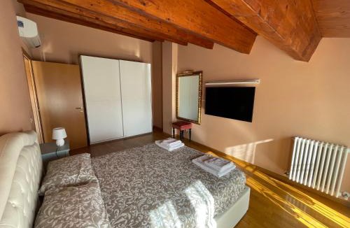 Lugo Apartment | Appartamento Luce- 2 camere da letto-Centro storico-Parcheggio privato gratuito