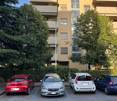 Prato Apartment | Appartamento Luminoso con Terrazzo, WI-FI e Garage