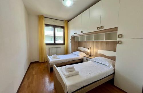 Prato Apartment | Appartamento Luminoso con Terrazzo, WI-FI e Garage
