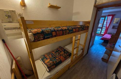 Areches Apartment | Appartement 4 pers., village, proche pistes, piscine l'été, commerces à pied - FR-1-342-141