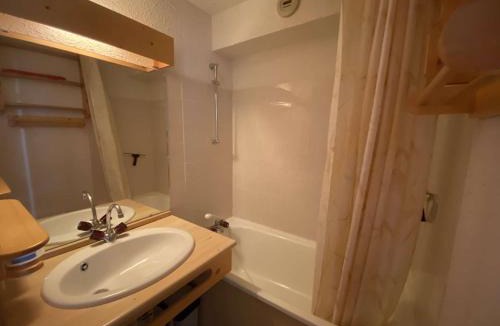 Areches Apartment | Appartement confortable au cœur du village, 6 pers, proche remontées mécaniques, piscine privée en été - FR-1-342-317