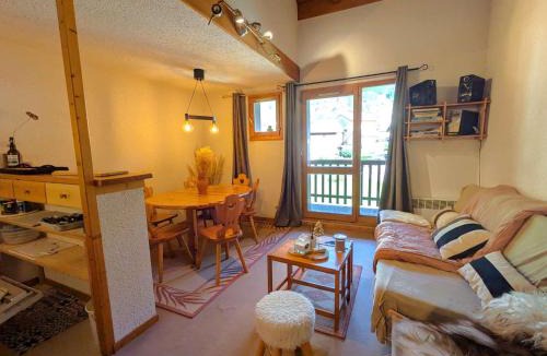 Areches Apartment | Appartement confortable au cœur du village, 6 pers, proche remontées mécaniques, piscine privée en été - FR-1-342-317