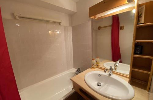 Areches Apartment | Appartement cosy 3-5 pers, piscine, proche pistes, centre village - FR-1-342-282