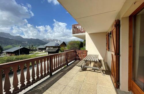 Crest-Voland Apartment | Appartement cosy 4 pers, terrasse, 2 pièces + coin montagne, près des pistes, Crest-Voland - FR-1-733-92