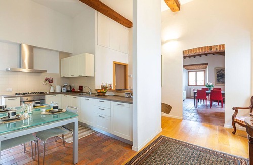 Santa Maria Novella Apartment | Appartement Magique Dans L'ancienne Tour Proche du Ponte Vecchio