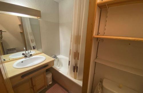 Areches Apartment | Appartement rénové cosy avec piscine, pour 4 personnes, proche des pistes et du village. - FR-1-342-180