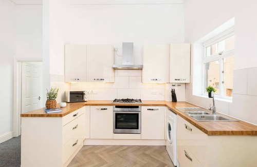 Leamington Spa Apartment | Apt 2 Avenue Road – Leamington Spa | Modern 1-Bed with Free Parking, Wi-Fi and Station Access