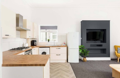 Leamington Spa Apartment | Apt 2 Avenue Road – Leamington Spa | Modern 1-Bed with Free Parking, Wi-Fi and Station Access