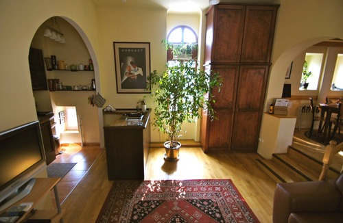 Inner City Budapest Apartment | Apt. Sarah-Belle: Cozy Luxury in the City Center - PRE/POST CRUISE SPECIALS