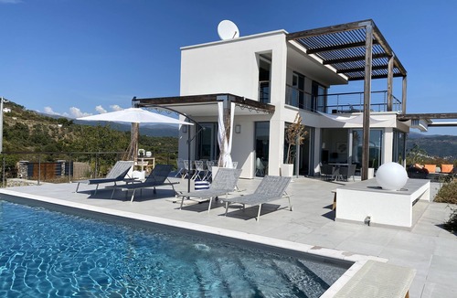 Torrazza Villa | Architecturally designed luxury Villa - Casa del Cielo