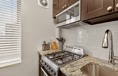 Radnor - Fort Myer Heights Apartment | Arlington 1BR w/Free Parking Ideal DC Stay