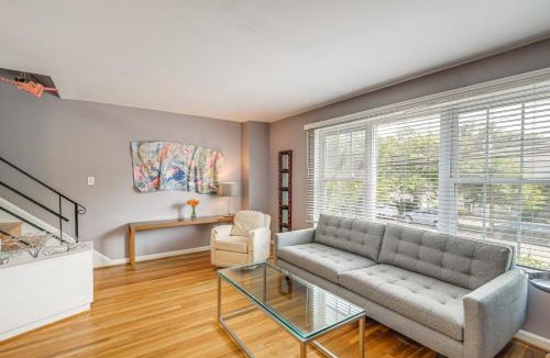 Arlington House | Arlington Townhome w/Furnished Patio!