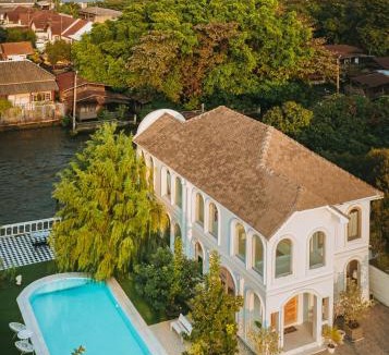 Phasi Charoen Villa | Arpo Pool Villa Riverside Bangkok